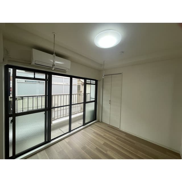 Room image 12