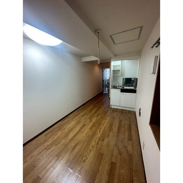 Room image 15