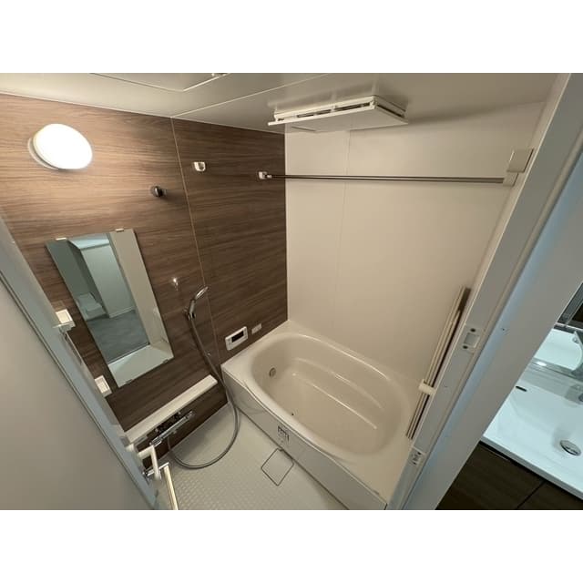 Room image 12