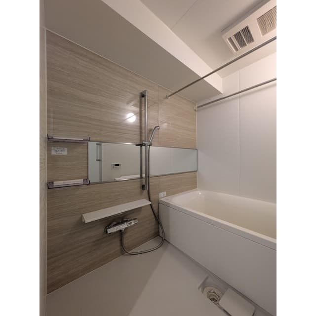 Room image 10