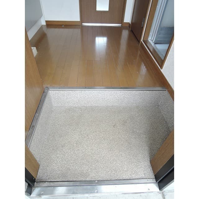 Room image 8