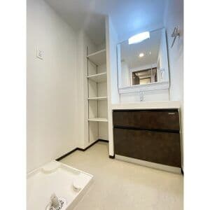 Room image 15