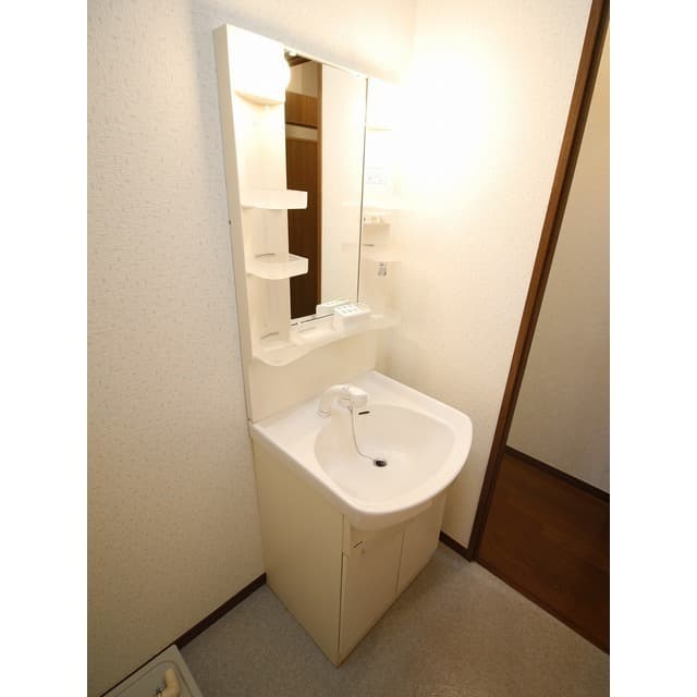 Room image 12