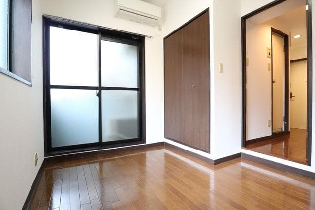 Room image 16