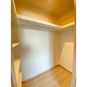 Room image 16