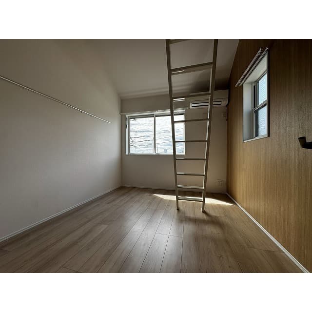 Room image 8