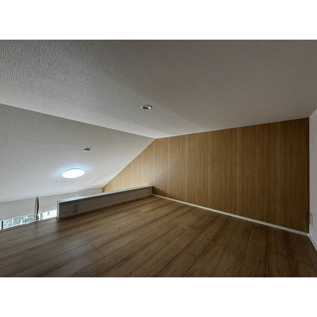 Room image 12