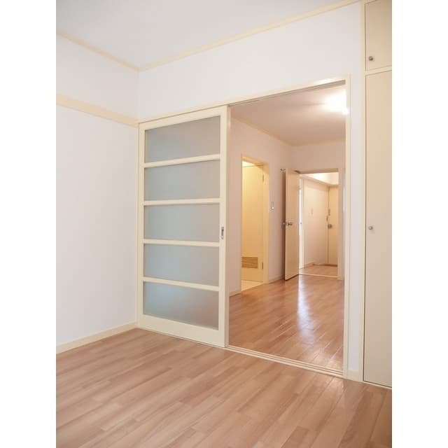 Room image 11