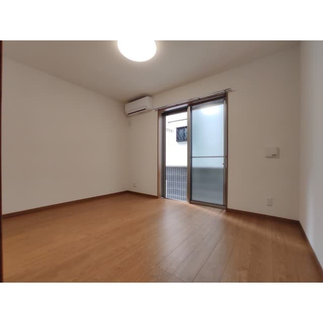 Room image 14