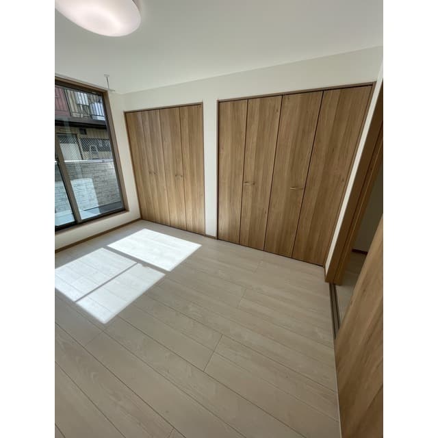 Room image 8