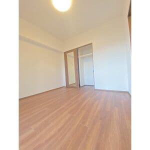 Room image 15