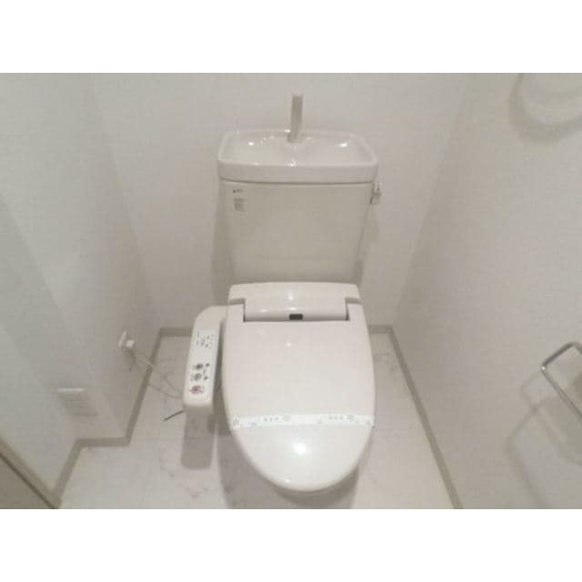 Room image 9