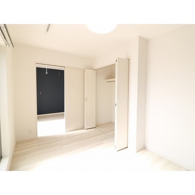 Room image 16