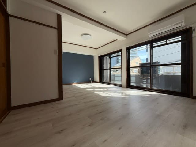 Room image 10