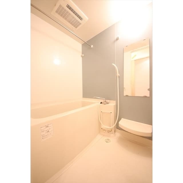 Room image 10