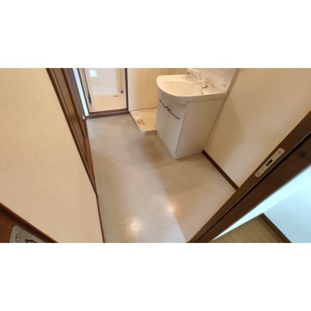 Room image 15