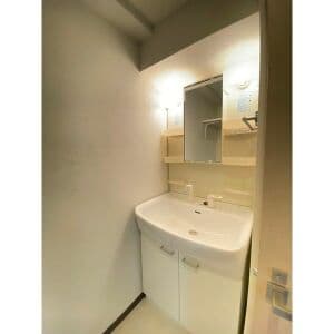 Room image 16