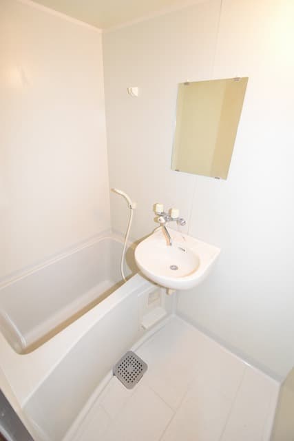 Room image 9