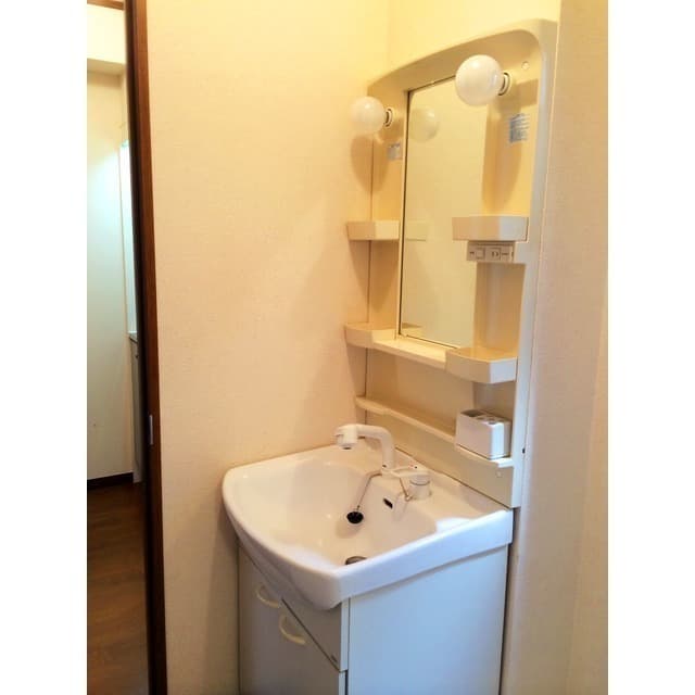 Room image 11