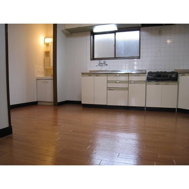 Room image 12