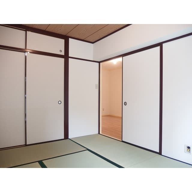 Room image 14