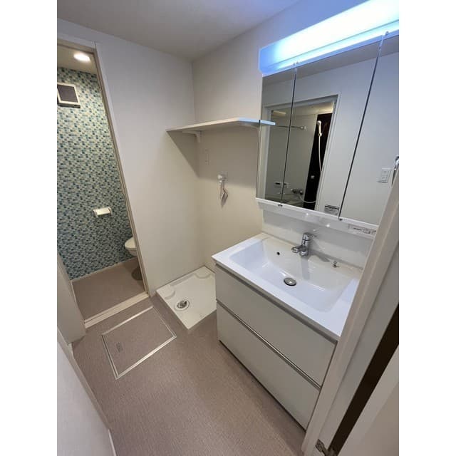 Room image 8