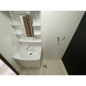 Room image 15