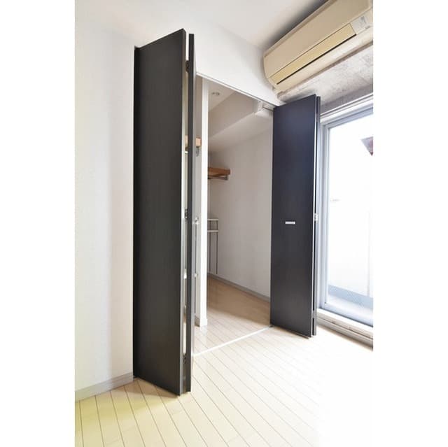 Room image 14