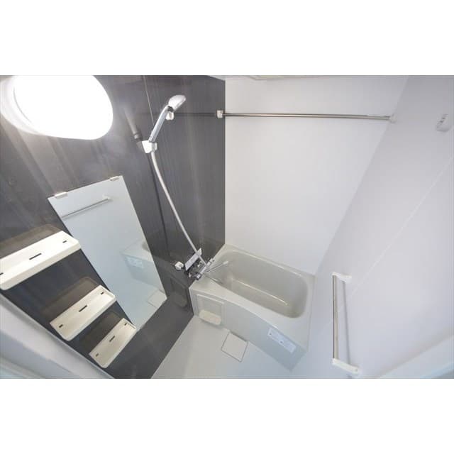Room image 11