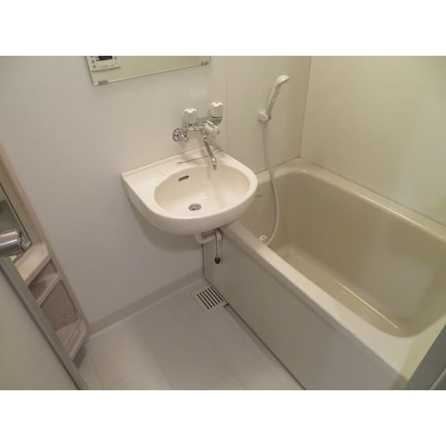Room image 12