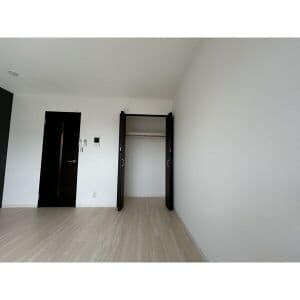 Room image 16