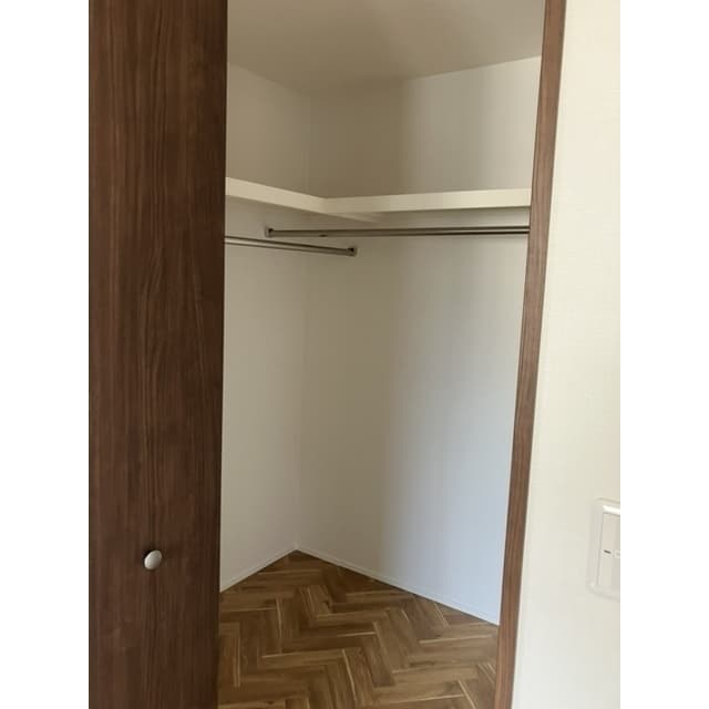 Room image 16