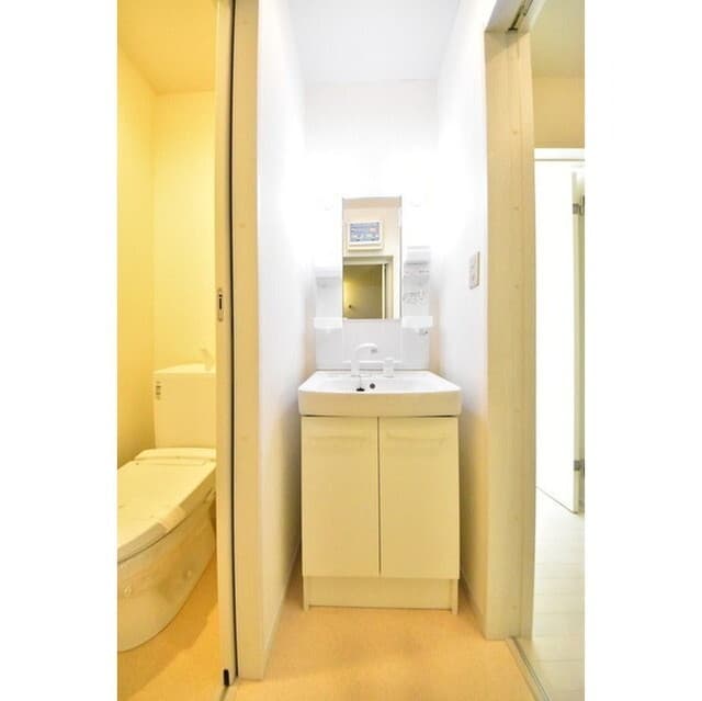Room image 8