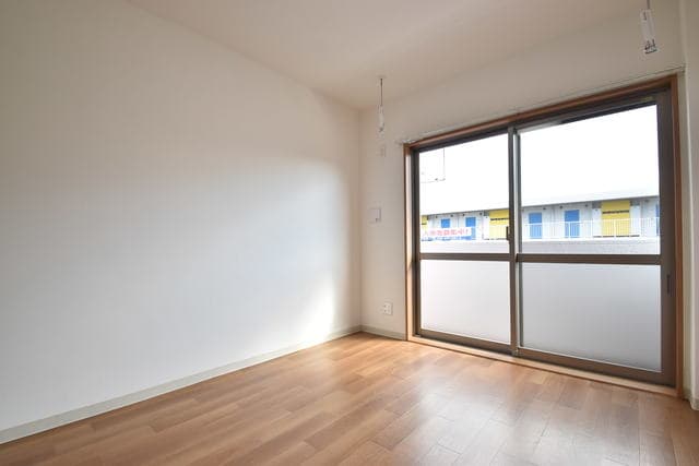 Room image 8
