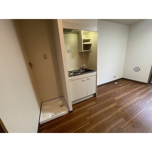 Room image 11