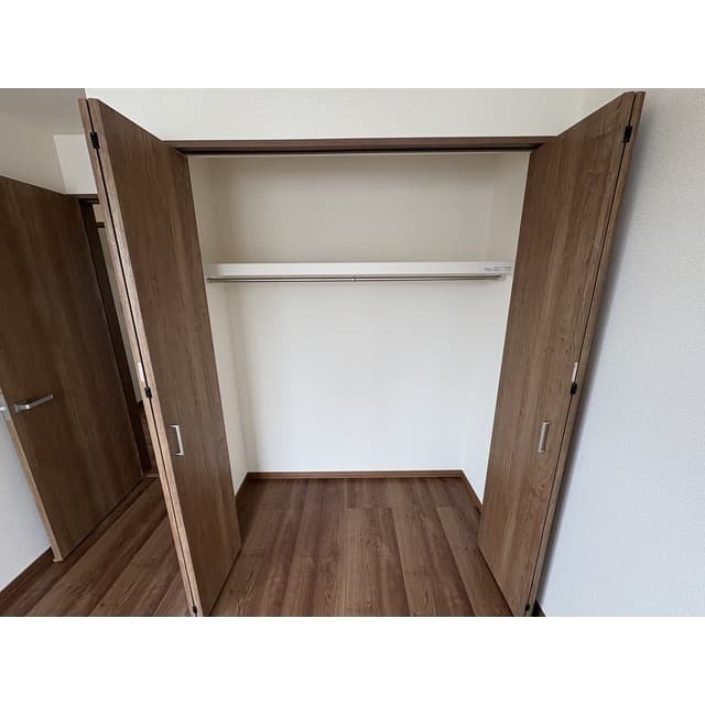 Room image 16