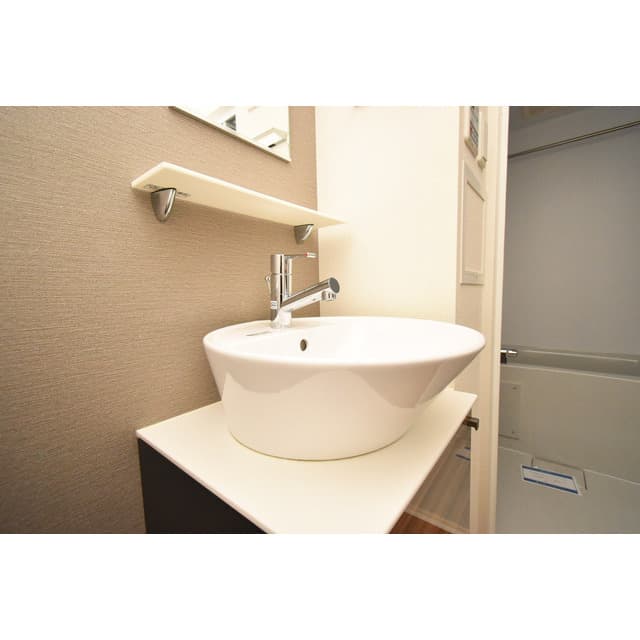 Room image 12
