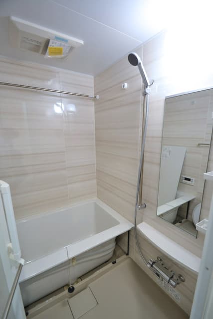 Room image 15