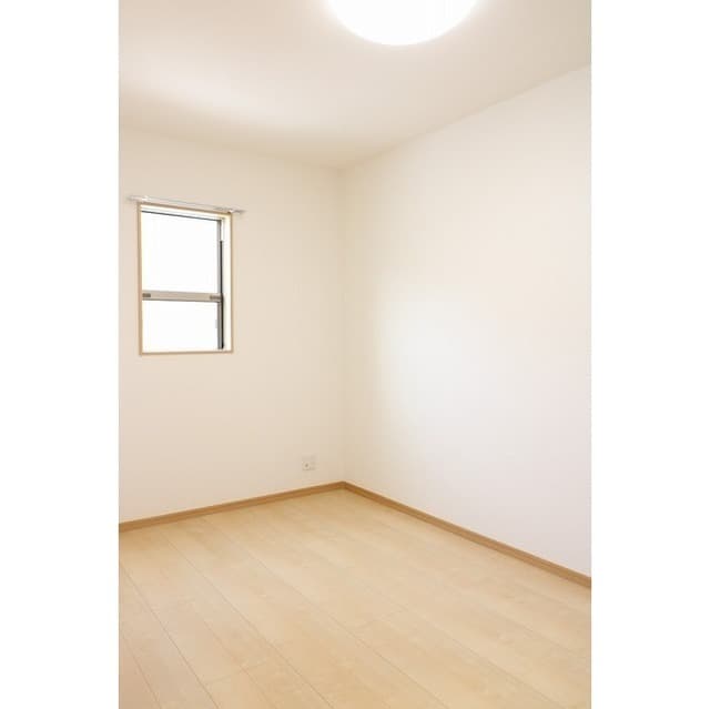 Room image 13