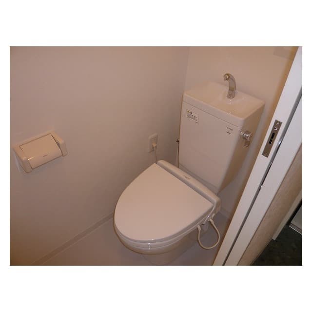 Room image 8