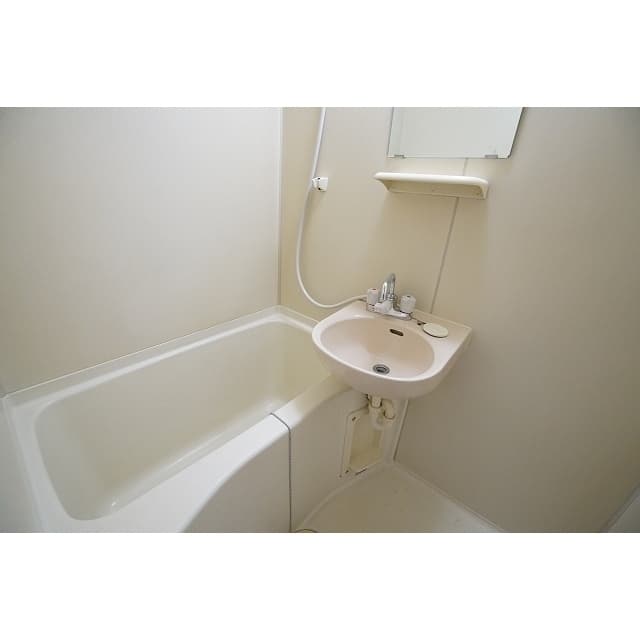Room image 10