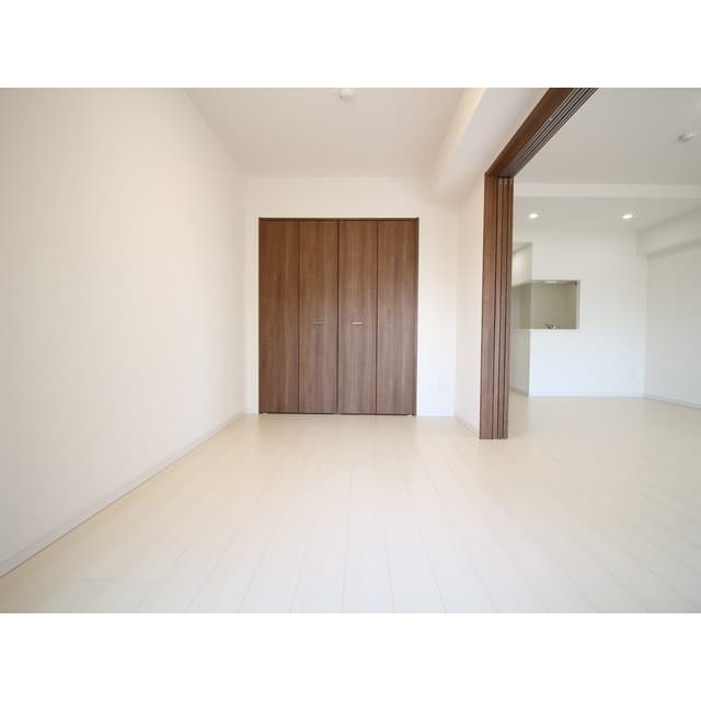 Room image 16