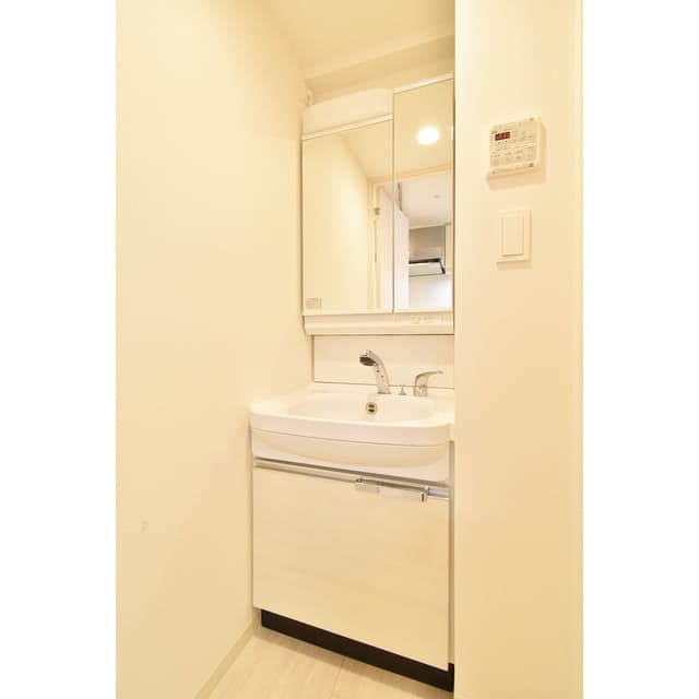 Room image 13