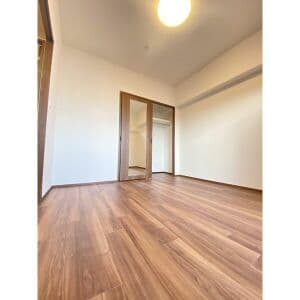 Room image 15