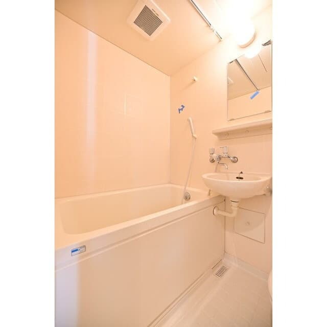 Room image 12