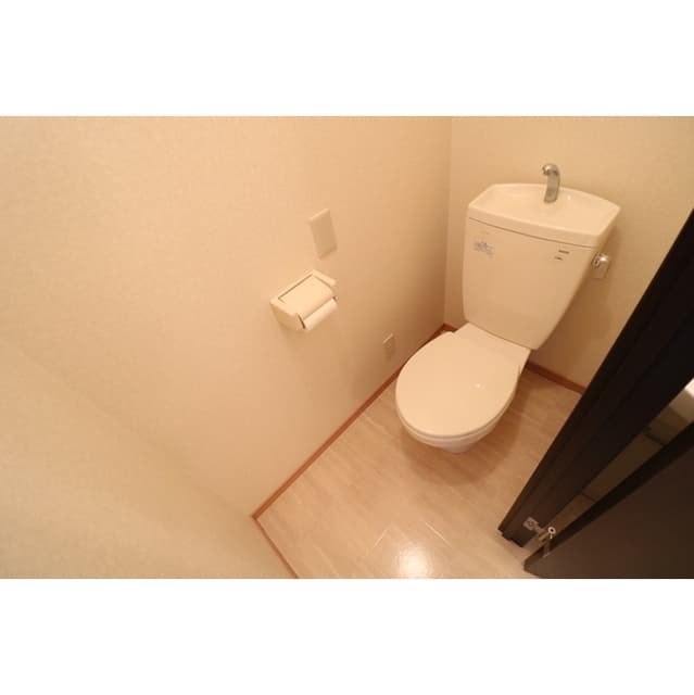 Room image 10