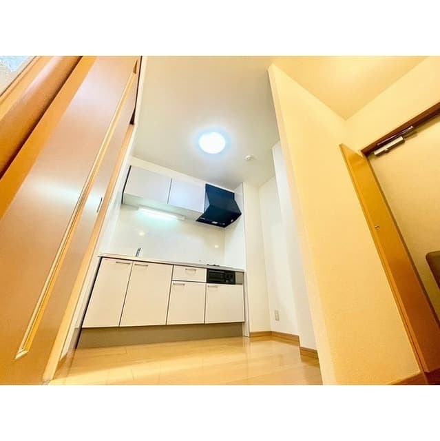 Room image 8