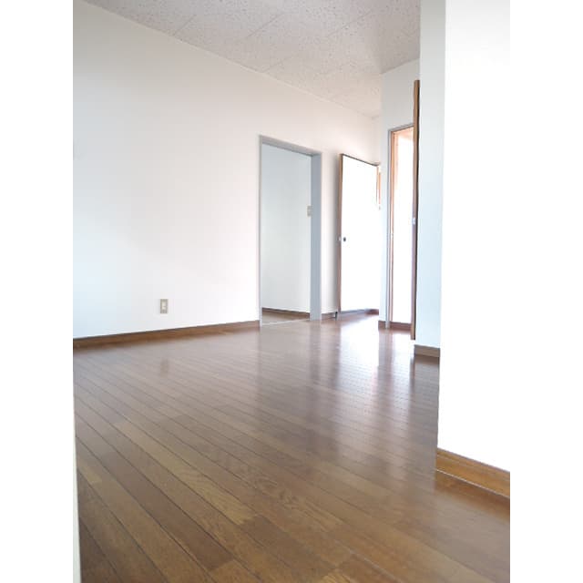 Room image 16
