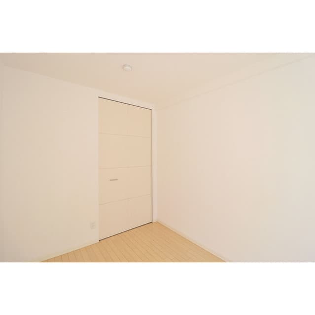 Room image 16