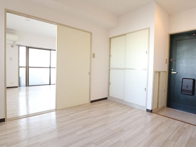 Room image 16